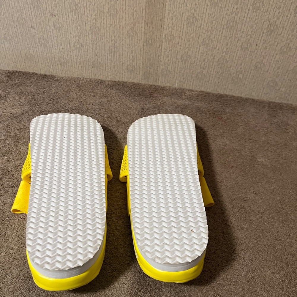 Yellow slides - Picture 3 of 3